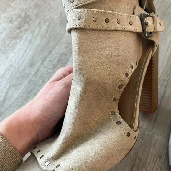 Womens JustFab Studded Beige Ankle Boots - 10 - Picture 5 of 11